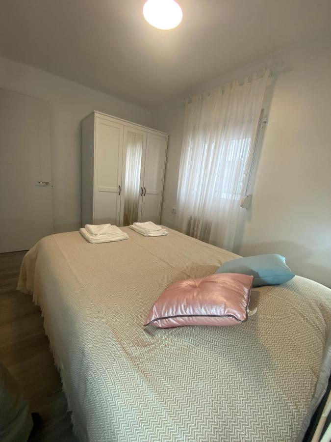 Piso Junto Al Hospital Macarena Apartment Sevilla Bagian luar foto